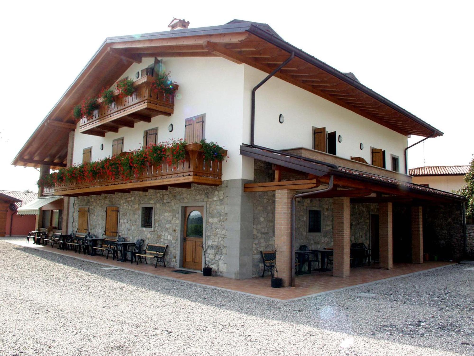 Wine Resort Faedis Exterior photo